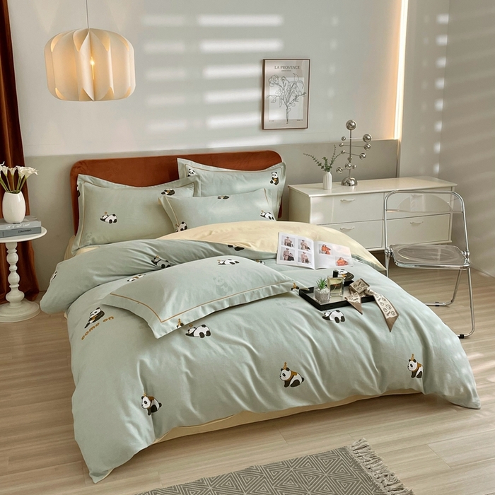 91家纺网 家纺一手货源 找家纺 2025新款全棉精梳磨毛印花四件套 爱宝乐园绿