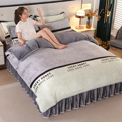 91家纺网 家纺一手货源 找家纺 （总）雨洋 2025新款牛奶绒低克重吸湿透气印花床裙四件套