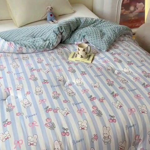 91家纺网 家纺一手货源 找家纺 木堇家居 2024新款针织棉豆豆被大豆四季被冬被被子被芯 针织豆豆被-樱桃小兔