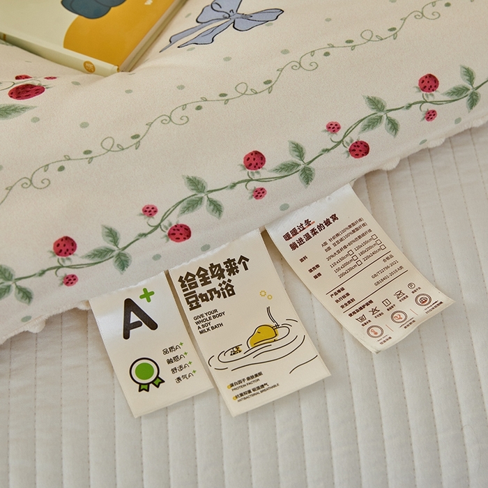 91家纺网 家纺一手货源 找家纺 木堇家居 2024新款针织棉豆豆被大豆四季被冬被被子被芯 针织豆豆被-花藤草莓兔-米黄