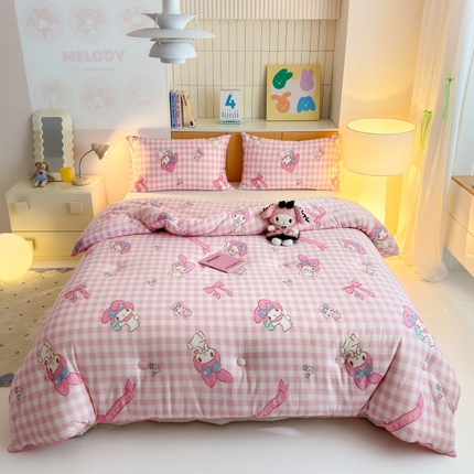 91家纺网 家纺一手货源 找家纺 木堇家居 2024新款三丽欧针织麻绳四季被冬被被子被芯 粉格美乐蒂