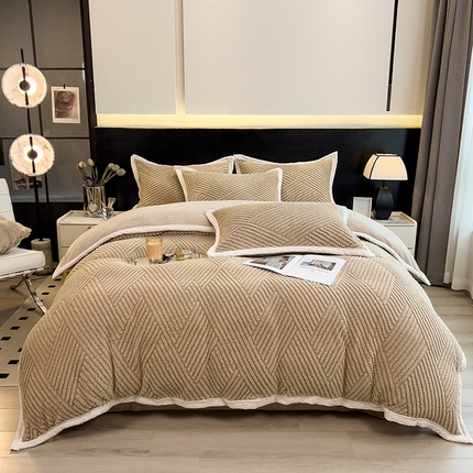 91家纺网 家纺一手货源 找家纺 悦织语 2025新款提花塔芙绒被套毯大包边宽边款四件套 斜纹竖条-浅咖