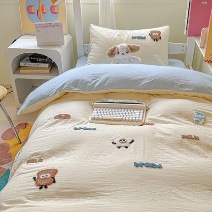 91家纺网 家纺一手货源 找家纺 盼季家纺 2024新款毛巾绣水洗棉学生三件套-面包达人 面包达人-奶黄蓝