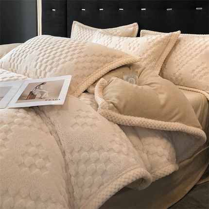 91家纺网 家纺一手货源 找家纺 （总）悦织语 2025新款提花塔芙绒被套毯大包边宽边款四件套