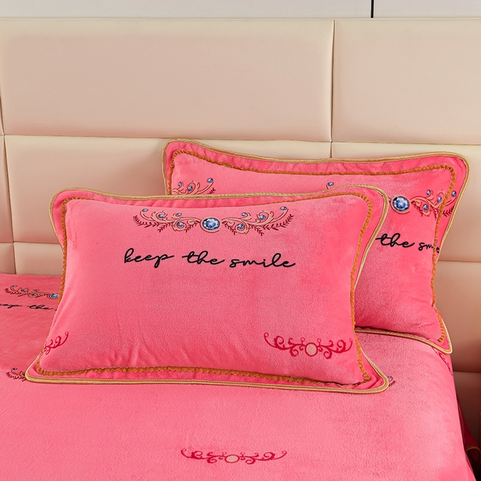 91家纺网 家纺一手货源 找家纺 绒品壹家家纺 2024新款180g7斤牛奶绒印花四件套 一鹿有你