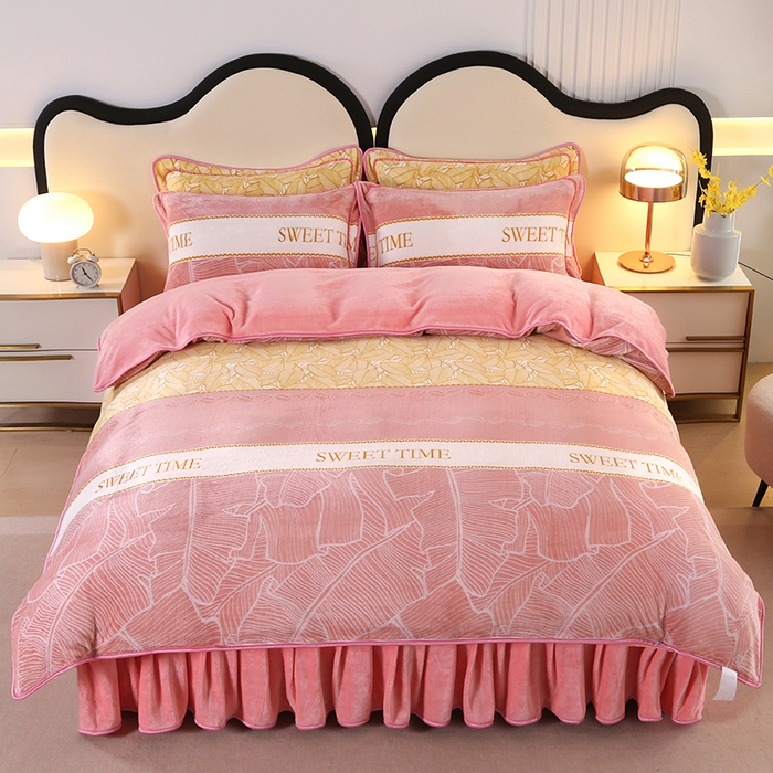 91家纺网 家纺一手货源 找家纺 雨洋2025新款加厚保暖8.5斤牛奶绒金貂婴儿绒四件套 炫彩家人