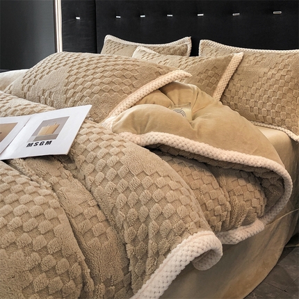 91家纺网 家纺一手货源 找家纺 （总）悦织语 2025新款提花塔芙绒被套毯大包边宽边款四件套