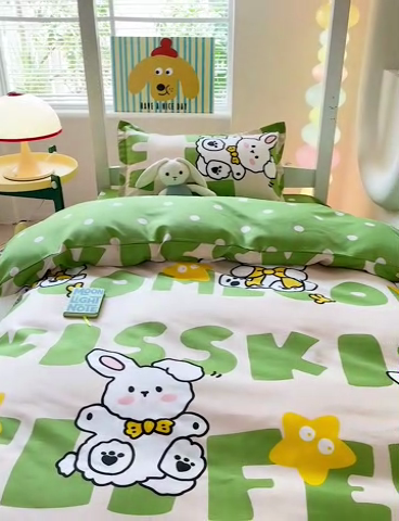 91家纺网 家纺一手货源 找家纺 梦卓家纺 2025新款芦荟棉三件套四件套  宿舍图 哈哈狗