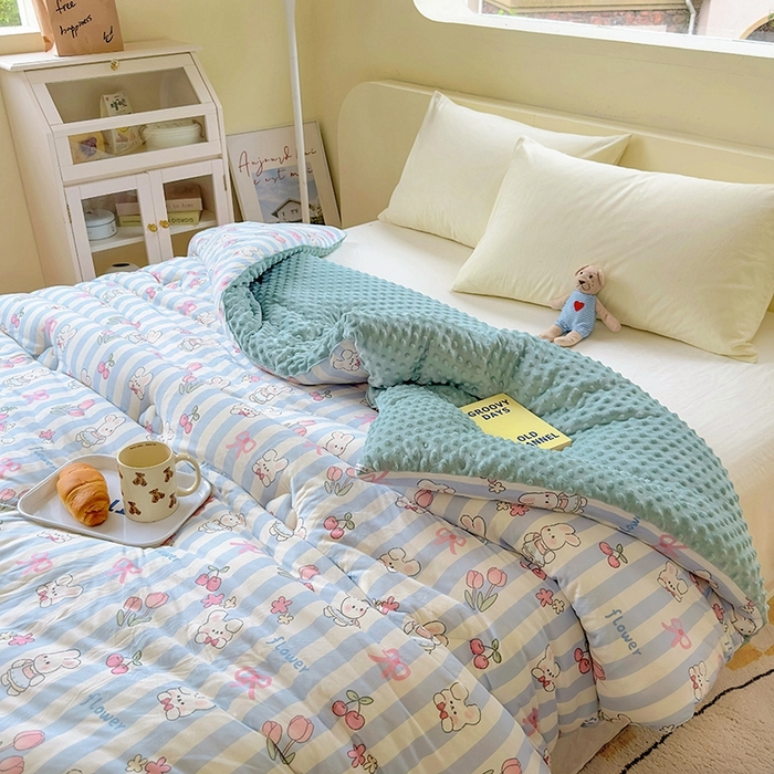 91家纺网 家纺一手货源 找家纺 木堇家居 2024新款针织棉豆豆被大豆四季被冬被被子被芯 针织豆豆被-樱桃小兔