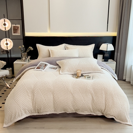 91家纺网 家纺一手货源 找家纺 悦织语 2025新款提花塔芙绒被套毯大包边宽边款四件套 斜纹竖条-月光白