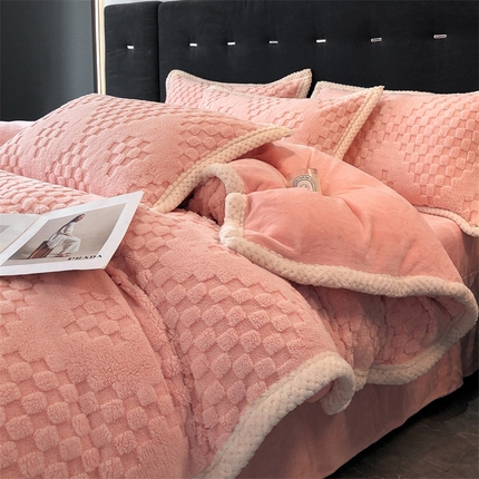 91家纺网 家纺一手货源 找家纺 （总）悦织语 2025新款提花塔芙绒被套毯大包边宽边款四件套