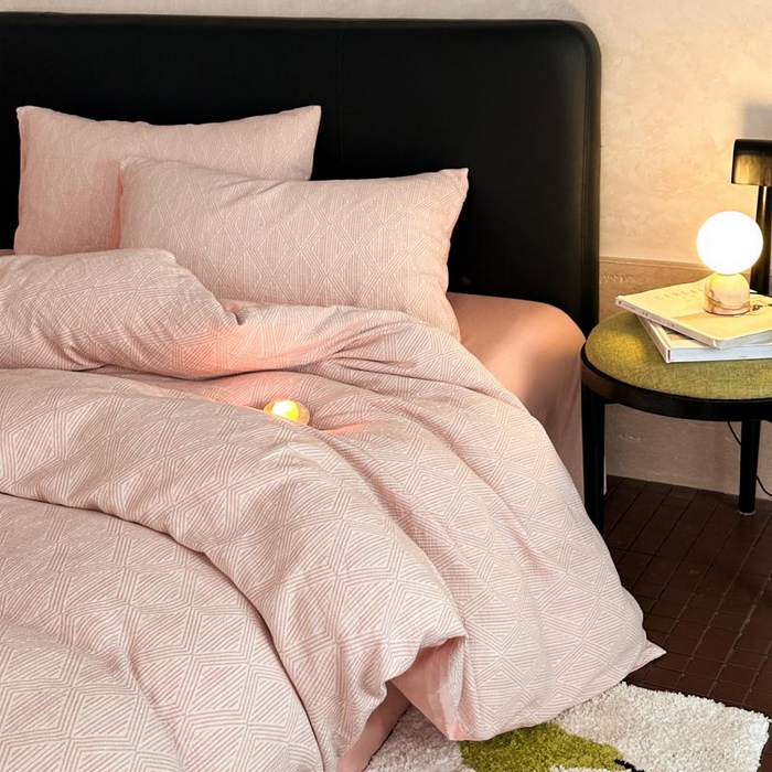 91家纺网 家纺一手货源 找家纺 ab家纺 2024新款A类全棉三层纱提花四件套--凡尔赛 凡尔赛 粉色