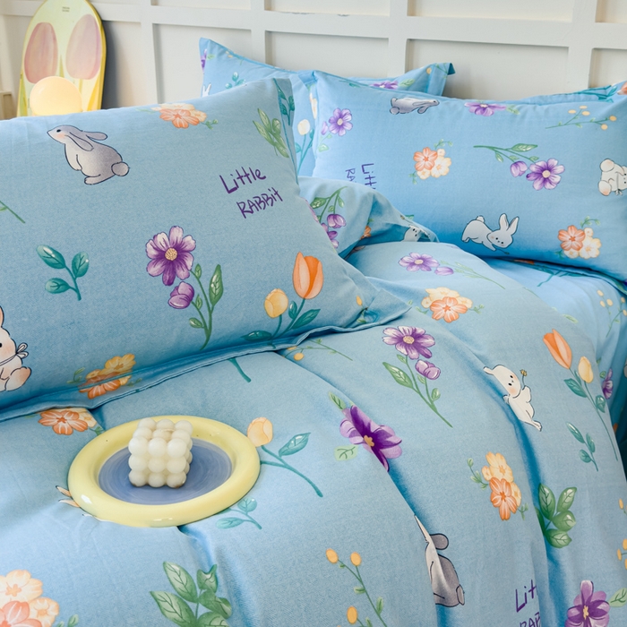 91家纺网 家纺一手货源 找家纺 U品汇 2024新品喷气生态加厚长绒棉纯棉全棉磨毛印花四件套小清新床单床笠直播 罗兰兔蓝