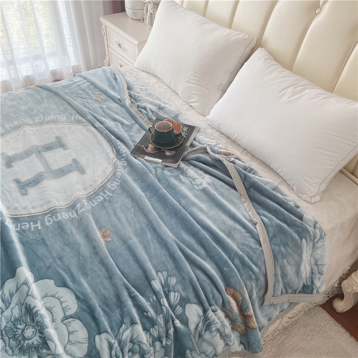91家纺网 家纺一手货源 找家纺 卡奥家纺 2024新款轻奢风大版花双层云貂绒毛毯加厚带拉链云毯被套盖毯 花趣-蓝