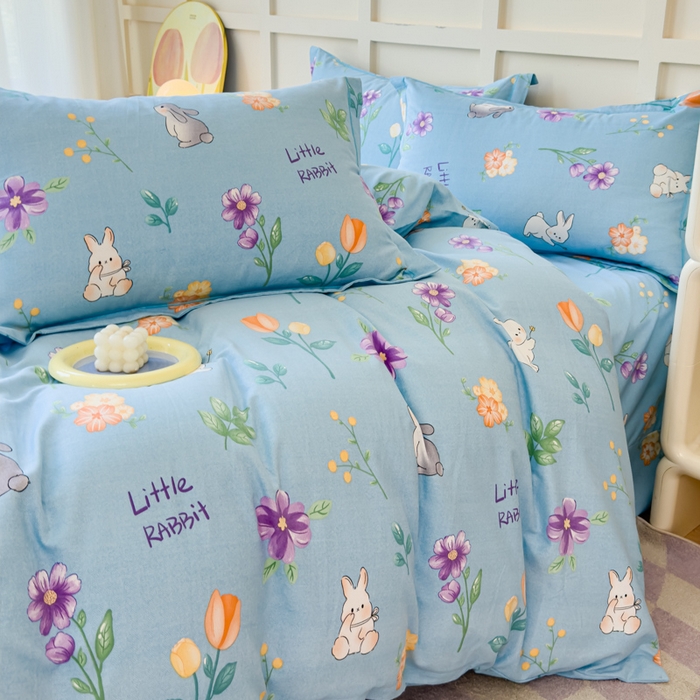 91家纺网 家纺一手货源 找家纺 U品汇 2024新品喷气生态加厚长绒棉纯棉全棉磨毛印花四件套小清新床单床笠直播 罗兰兔蓝