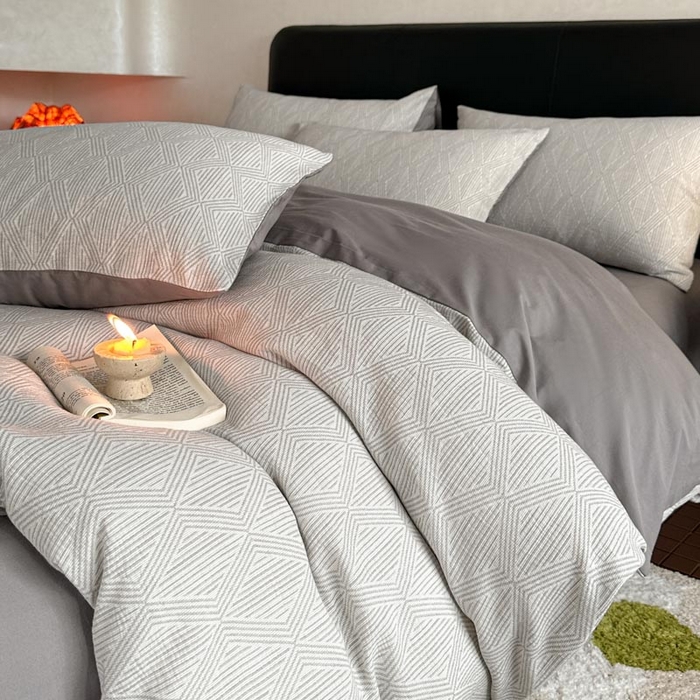 91家纺网 家纺一手货源 找家纺 ab家纺 2024新款A类全棉三层纱提花四件套--凡尔赛 凡尔赛 浅灰