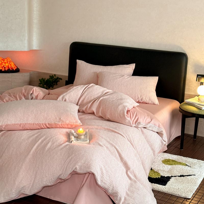 91家纺网 家纺一手货源 找家纺 ab家纺 2024新款A类全棉三层纱提花四件套--凡尔赛 凡尔赛 粉色