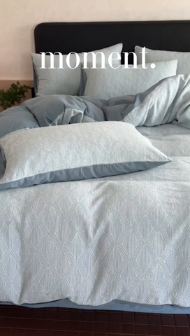 91家纺网 家纺一手货源 找家纺 ab家纺 2024新款A类全棉三层纱提花四件套--凡尔赛 凡尔赛 浅蓝