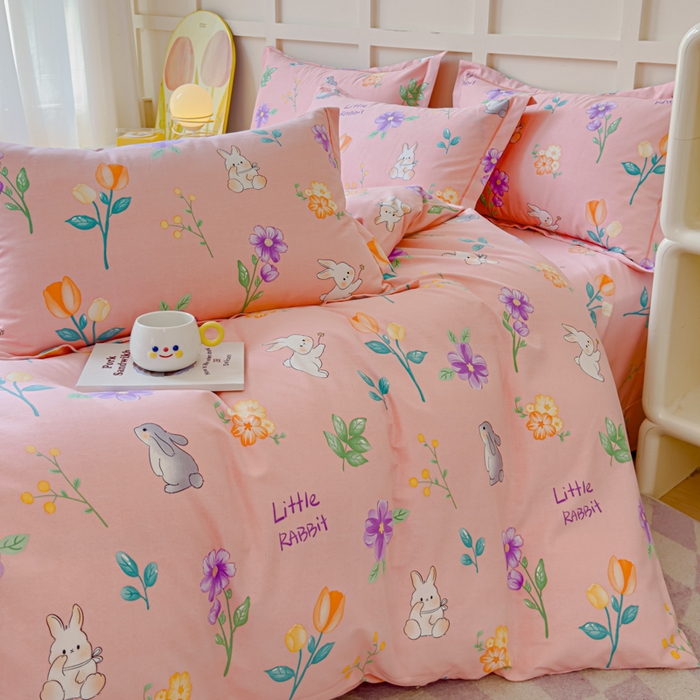 91家纺网 家纺一手货源 找家纺 U品汇 2024新品喷气生态加厚长绒棉纯棉全棉磨毛印花四件套小清新床单床笠直播 罗兰兔粉