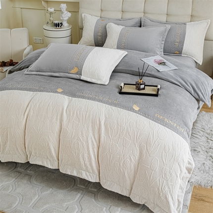 91家纺网 家纺一手货源 找家纺 （总）神州川 2024新款加厚保暖高克重牛奶绒雕花刺绣四件套直播爆款