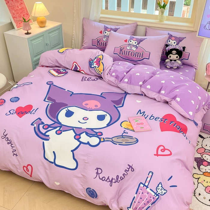 91家纺网 家纺一手货源 找家纺 桃子家居 2024纯棉大版三丽鸥卡通平网印花系列四件套 棉大版-D蓝莓库洛米