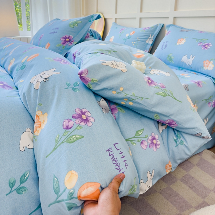 91家纺网 家纺一手货源 找家纺 U品汇 2024新品喷气生态加厚长绒棉纯棉全棉磨毛印花四件套小清新床单床笠直播 罗兰兔蓝