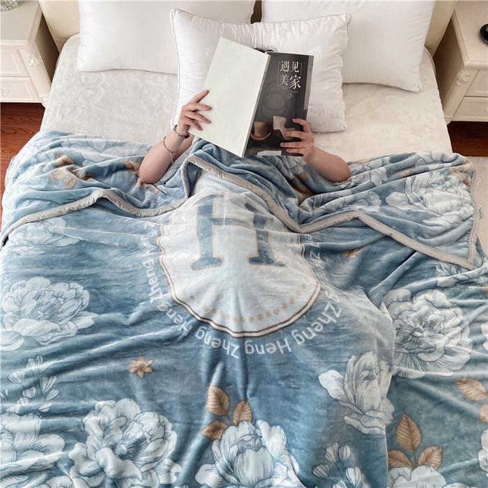 91家纺网 家纺一手货源 找家纺 卡奥家纺 2024新款轻奢风大版花双层云貂绒毛毯加厚带拉链云毯被套盖毯 花趣-蓝