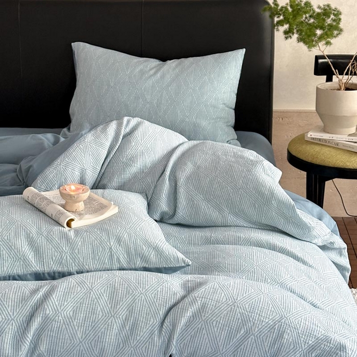 91家纺网 家纺一手货源 找家纺 ab家纺 2024新款A类全棉三层纱提花四件套--凡尔赛 凡尔赛 浅蓝