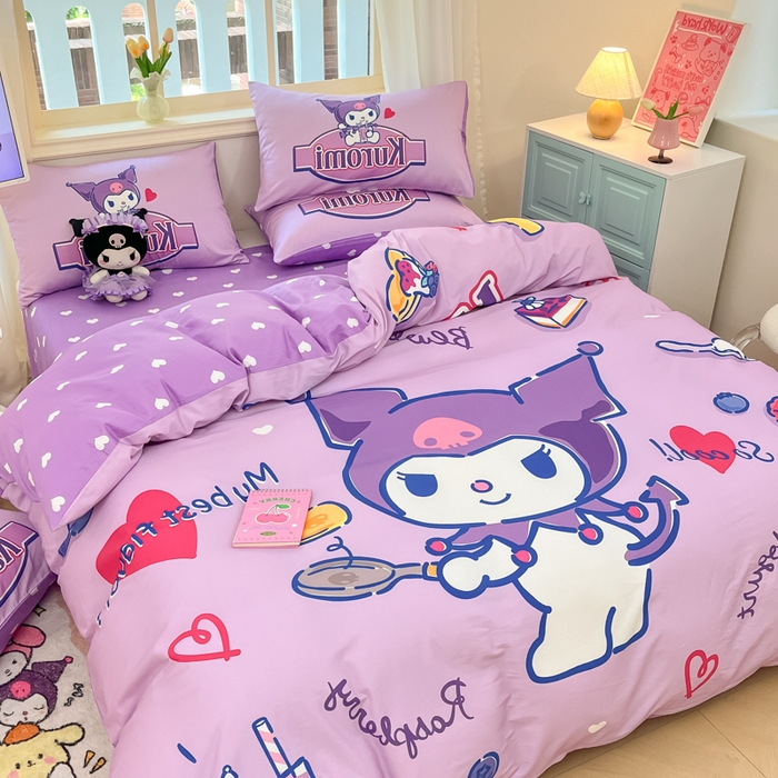 91家纺网 家纺一手货源 找家纺 桃子家居 2024纯棉大版三丽鸥卡通平网印花系列四件套 棉大版-D蓝莓库洛米