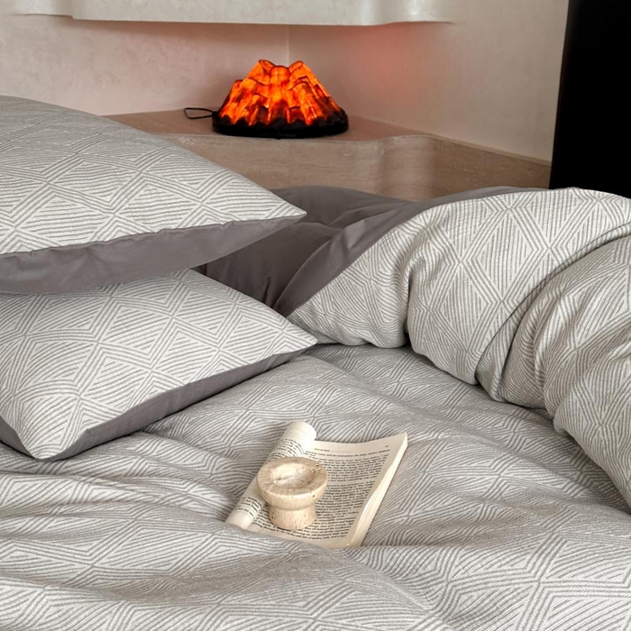 91家纺网 家纺一手货源 找家纺 ab家纺 2024新款A类全棉三层纱提花四件套--凡尔赛 凡尔赛 浅灰