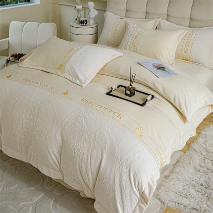 91家纺网 家纺一手货源 找家纺 （总）神州川 2024新款加厚保暖高克重牛奶绒雕花刺绣四件套直播爆款