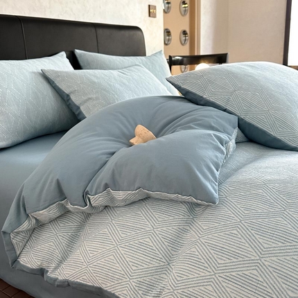 91家纺网 家纺一手货源 找家纺 ab家纺 2024新款A类全棉三层纱提花四件套--凡尔赛 凡尔赛 浅蓝