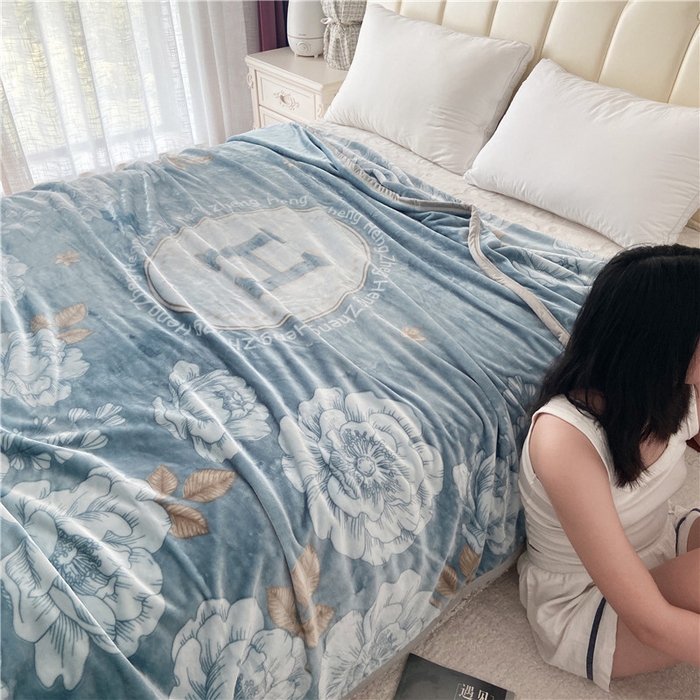 91家纺网 家纺一手货源 找家纺 卡奥家纺 2024新款轻奢风大版花双层云貂绒毛毯加厚带拉链云毯被套盖毯 花趣-蓝