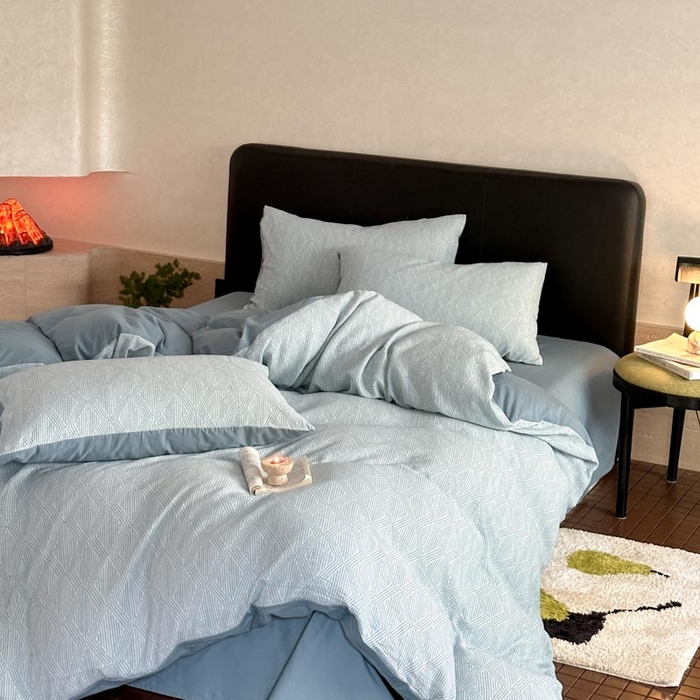 91家纺网 家纺一手货源 找家纺 ab家纺 2024新款A类全棉三层纱提花四件套--凡尔赛 凡尔赛 浅蓝