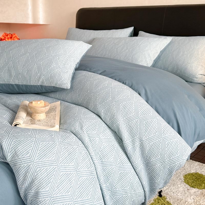 91家纺网 家纺一手货源 找家纺 ab家纺 2024新款A类全棉三层纱提花四件套--凡尔赛 凡尔赛 浅蓝