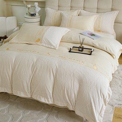 91家纺网 家纺一手货源 找家纺 神州川 2024新款加厚保暖高克重牛奶绒雕花刺绣四件套直播爆款 朱莉叶-奶白黄