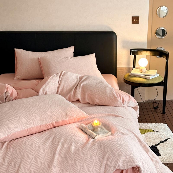 91家纺网 家纺一手货源 找家纺 ab家纺 2024新款A类全棉三层纱提花四件套--凡尔赛 凡尔赛 粉色