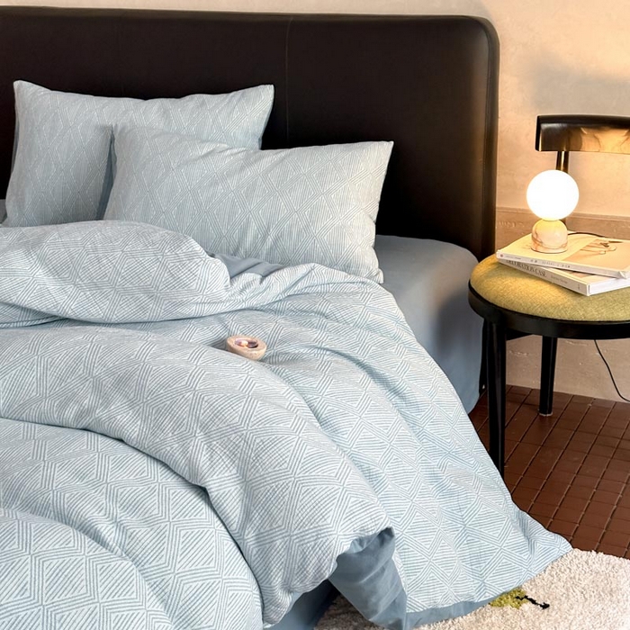 91家纺网 家纺一手货源 找家纺 ab家纺 2024新款A类全棉三层纱提花四件套--凡尔赛 凡尔赛 浅蓝