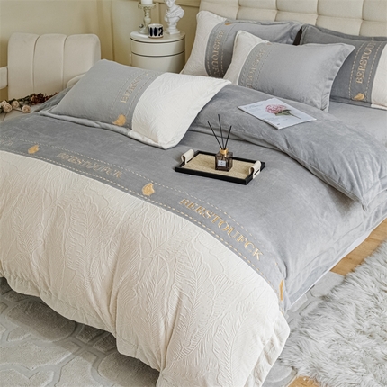 91家纺网 家纺一手货源 找家纺 神州川 2024新款加厚保暖高克重牛奶绒雕花刺绣四件套直播爆款 朱莉叶-奶白灰