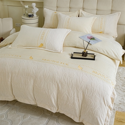 91家纺网 家纺一手货源 找家纺 神州川 2024新款加厚保暖高克重牛奶绒雕花刺绣四件套直播爆款 郁金香-奶白黄