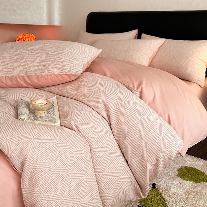 91家纺网 家纺一手货源 找家纺 ab家纺 2024新款A类全棉三层纱提花四件套--凡尔赛 凡尔赛 粉色