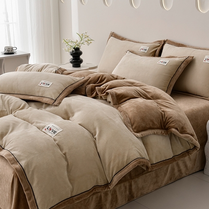 91家纺网 家纺一手货源 找家纺 （总）妮恒美家纺 2025新款高克重直播纯色牛奶绒宽边工艺款四件套