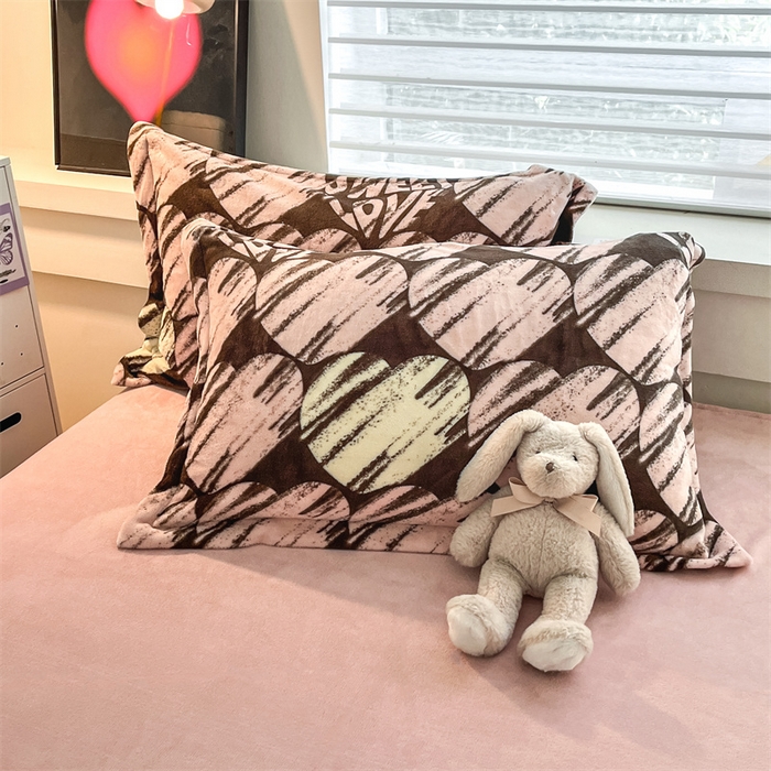 91家纺网 家纺一手货源 找家纺 启程家纺 2024新款A类秋冬INS风牛奶绒四件套 泥点爱心-棕