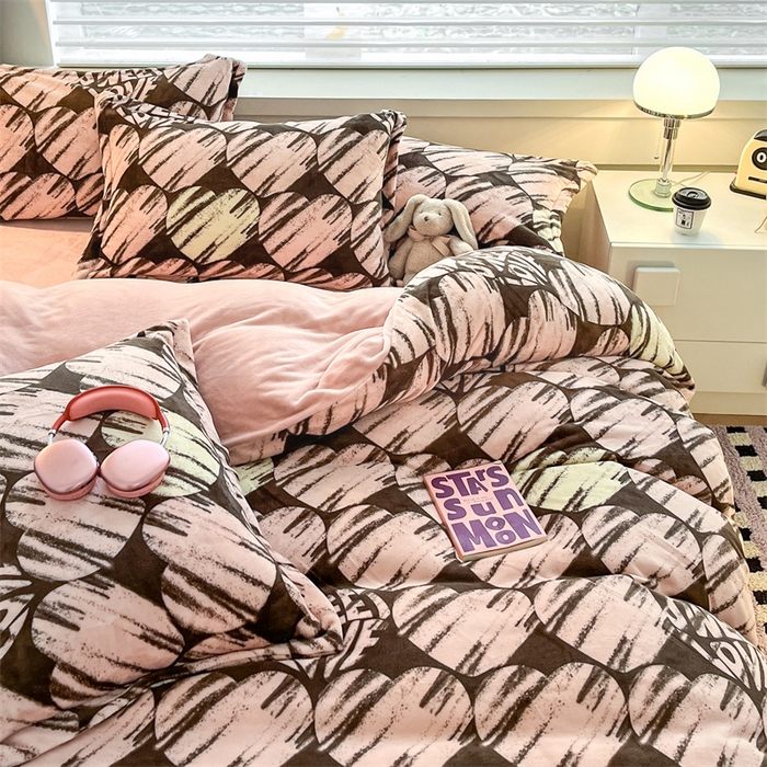 91家纺网 家纺一手货源 找家纺 启程家纺 2024新款A类秋冬INS风牛奶绒四件套 泥点爱心-棕