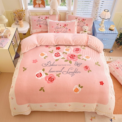 91家纺网 家纺一手货源 找家纺 莱米家纺 2024新款大版牛奶绒卡通四件套 粉色恋歌