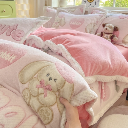 91家纺网 家纺一手货源 找家纺 （总）妮恒美家纺 2025新款加厚保暖亲肤雪花绒牛奶绒四件套系列1