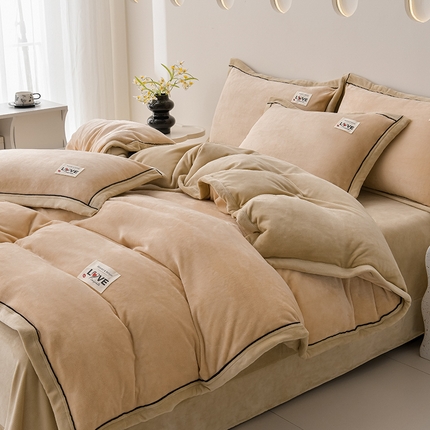 91家纺网 家纺一手货源 找家纺 （总）妮恒美家纺 2025新款高克重直播纯色牛奶绒宽边工艺款四件套
