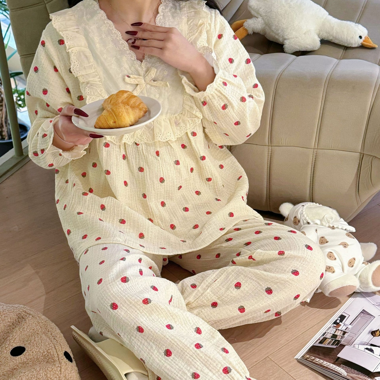 91家纺网 家纺一手货源 找家纺 洛兰沙家居馆【只代发】【只代发】 2024新款棉纱绉布睡衣女春夏季甜美蕾丝印花韩版花边长袖套头家居服四季款 嫩黄