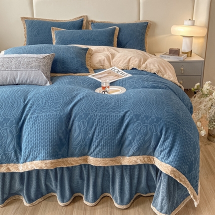 91家纺网 家纺一手货源 找家纺 总铠畅日产万套9斤欧式烂花A类5D雕花牛奶绒床裙四件套法莱绒