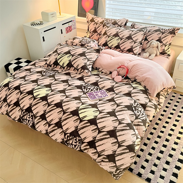 91家纺网 家纺一手货源 找家纺 启程家纺 2024新款A类秋冬INS风牛奶绒四件套 泥点爱心-棕